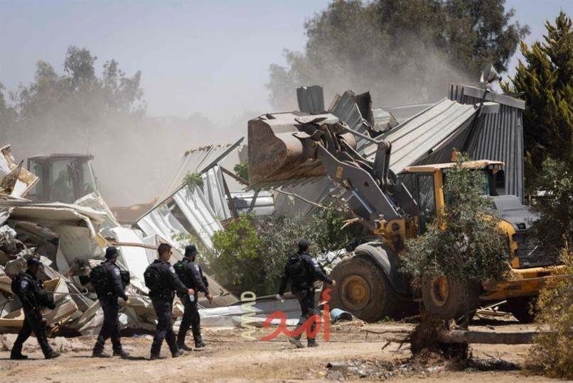 حكومة نتنياهو تهدم منازل 80 عائلة ومسجدًا في قرية الظحية بالنقب