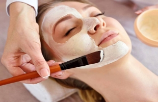 5 خطوات تخلي وشك منور وتحميكِ من الشمس