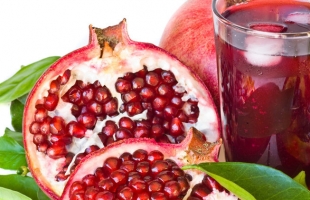 وصفات طبيعية من الرمان للعناية بالشعر