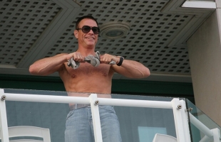 النجم العالمي"فان دام" يواجه اتهامات ثقيلة في رومانيا- تفاصيل